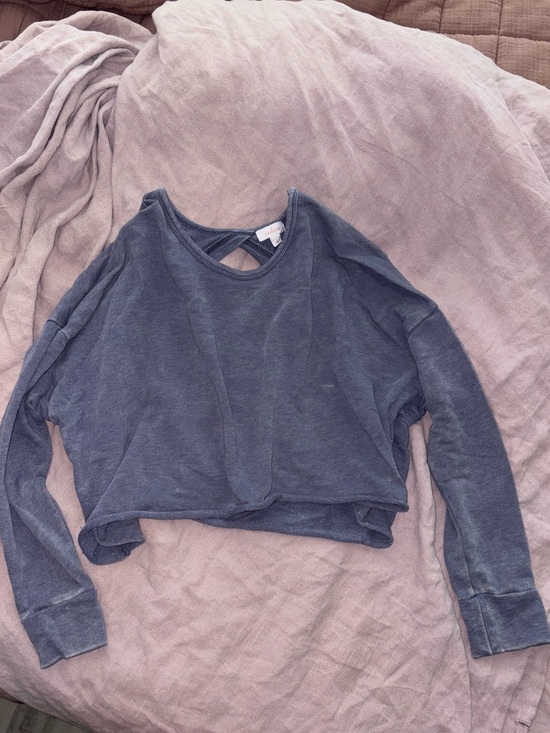 Colsie Tops - Colsie Cropped Sweatshirt with Back Cutout